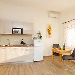 Dino Apartman Malinska