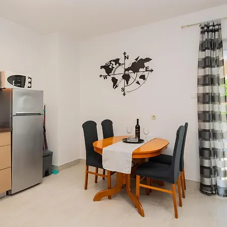 Dino Apartament