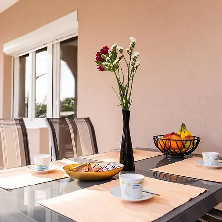 Apartament Dino Malinska